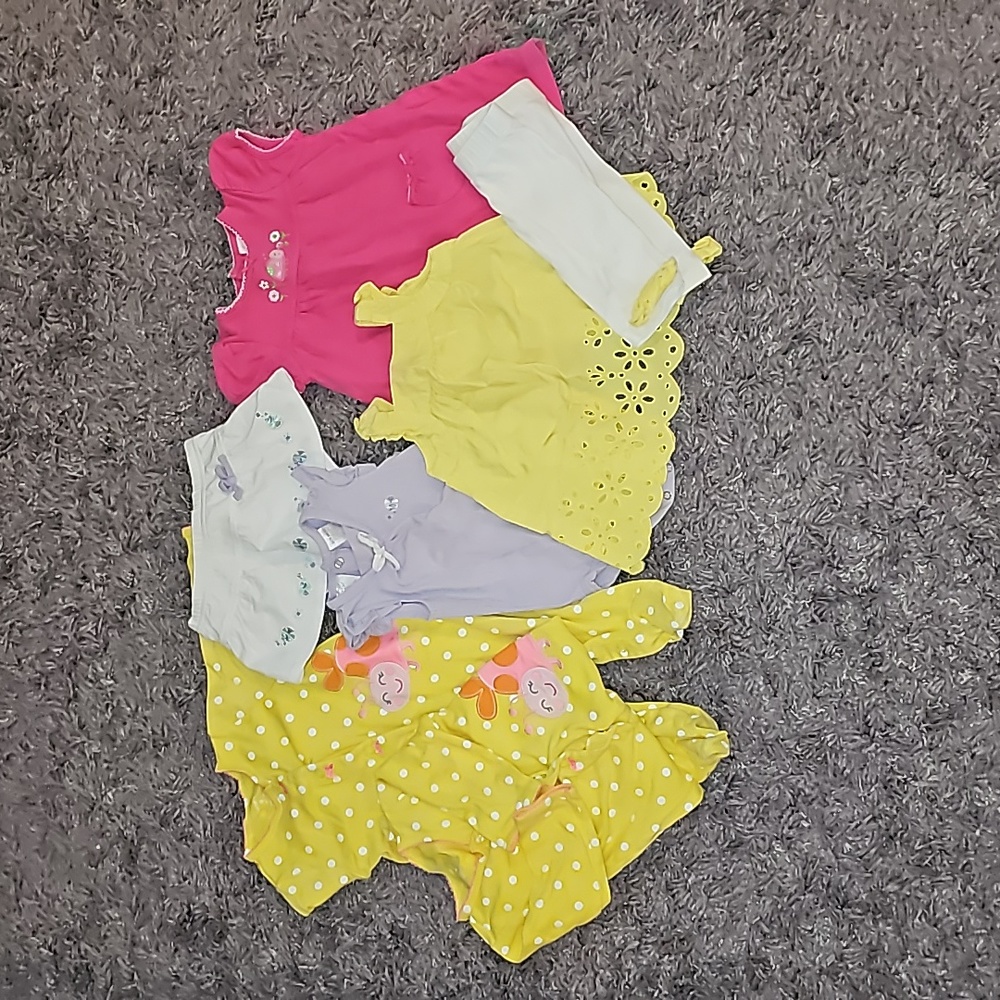 Carter's yellow poka dot snap down pajamas 9 months